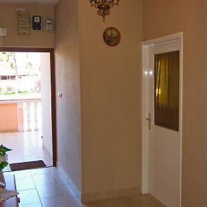 Apartment And Rooms Toka